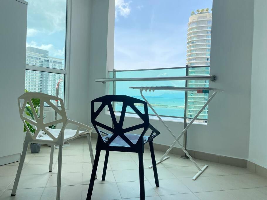 Mansion One Suites - Seaview Modern 2 Bedroom Suites Τζωρτζ Τάουν Εξωτερικό φωτογραφία
