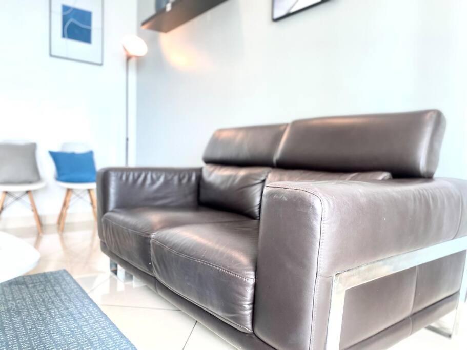 Mansion One Suites - Seaview Modern 2 Bedroom Suites Τζωρτζ Τάουν Εξωτερικό φωτογραφία